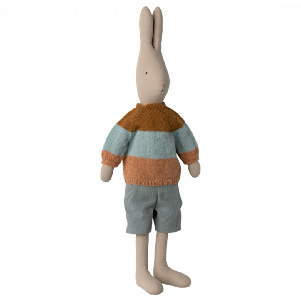 Maileg Stofftier Kaninchen mit Pullover uns Shorts Größe 5 (71 cm) - Sausebrause Shop