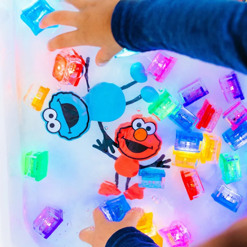 Elmo Glo-Pal Wasseraktiviertes Leucht-Bade-Spielzeug