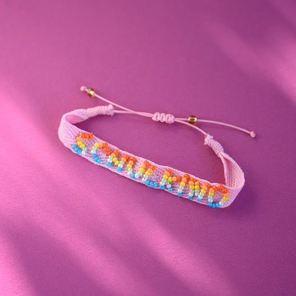 Ava & Yves Gewebtes Armband mit handgearbeiteter Stickerei Schulkind in rosa mit Säckchen dunkles rosé/weiß - Sausebrause Shop