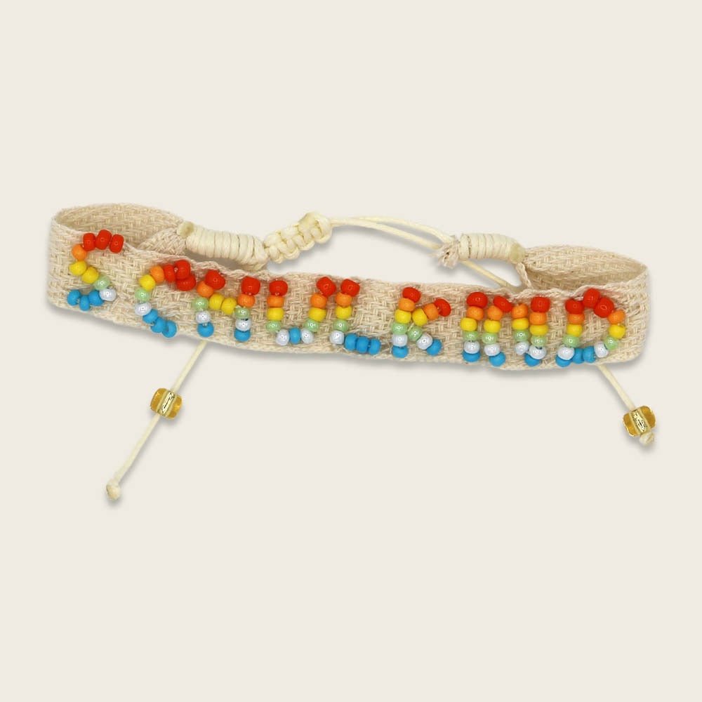 Ava & Yves Gewebtes Armband mit handgearbeiteter Stickerei Schulkind natur mit Säckchen - Sausebrause Shop
