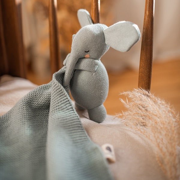 Ava & Yves Kuscheltuch mit großem Elefant dull blue - Sausebrause Shop