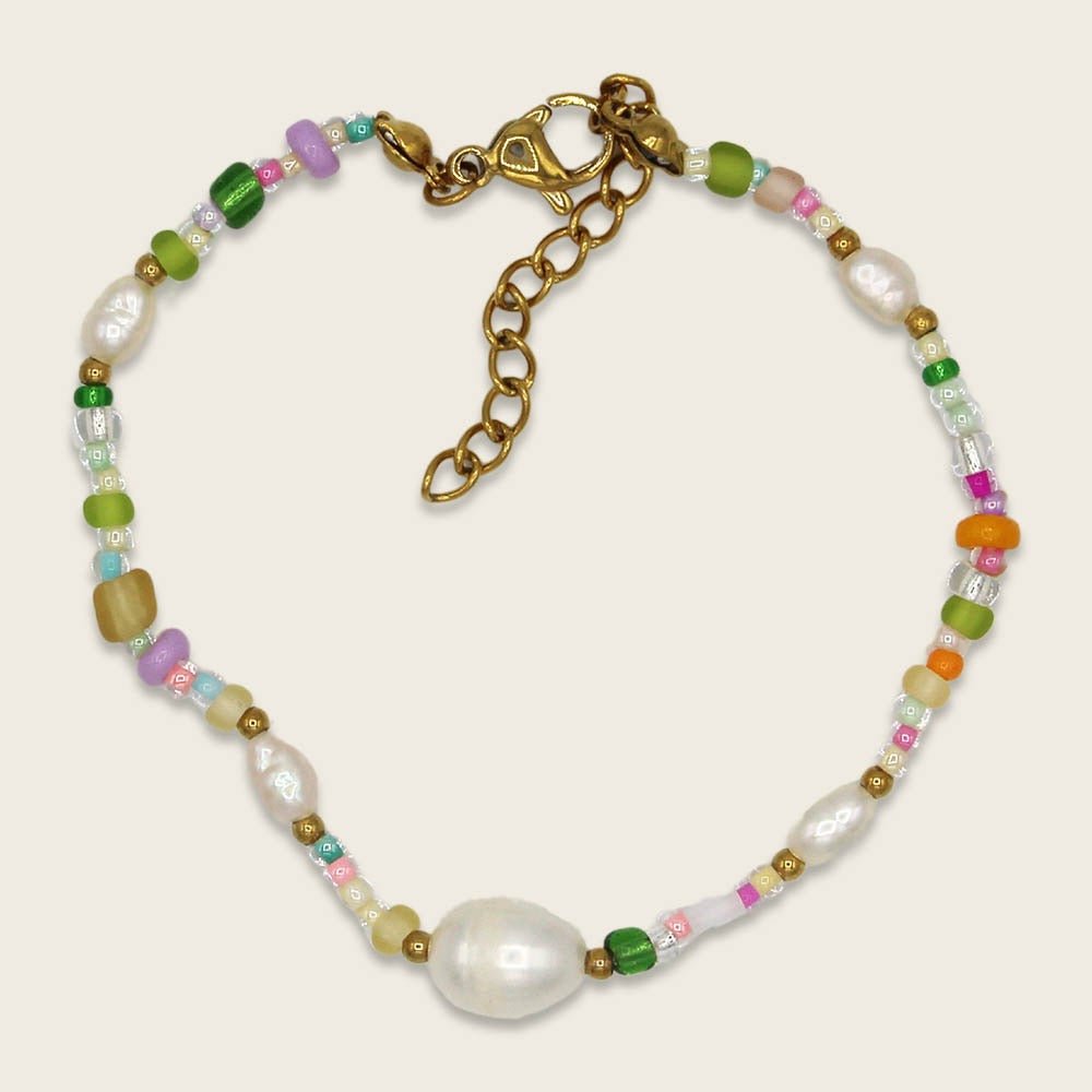 Ava & Yves Perlenarmband mit Karabinerverschluss in Pastell mit Säckchen in grau / weiss mit Herz - Sausebrause Shop