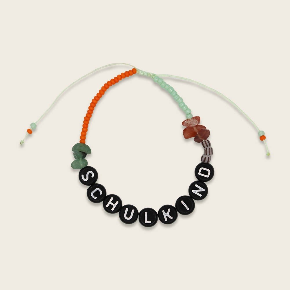 Ava & Yves Perlenarmband Schulkind in mint/orange und schwarzen Schriftperlen mit Natursteinchen und Säckchen in mint/weiss - Sausebrause Shop