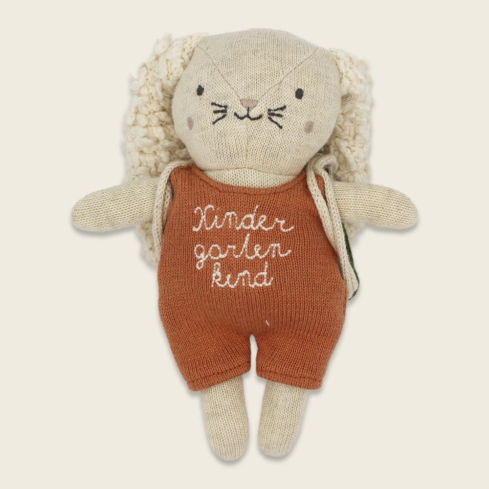Ava & Yves Stofftier Hase Kindergartenkind mit Rucksack und lachsfarbenem Anzug - Sausebrause Shop