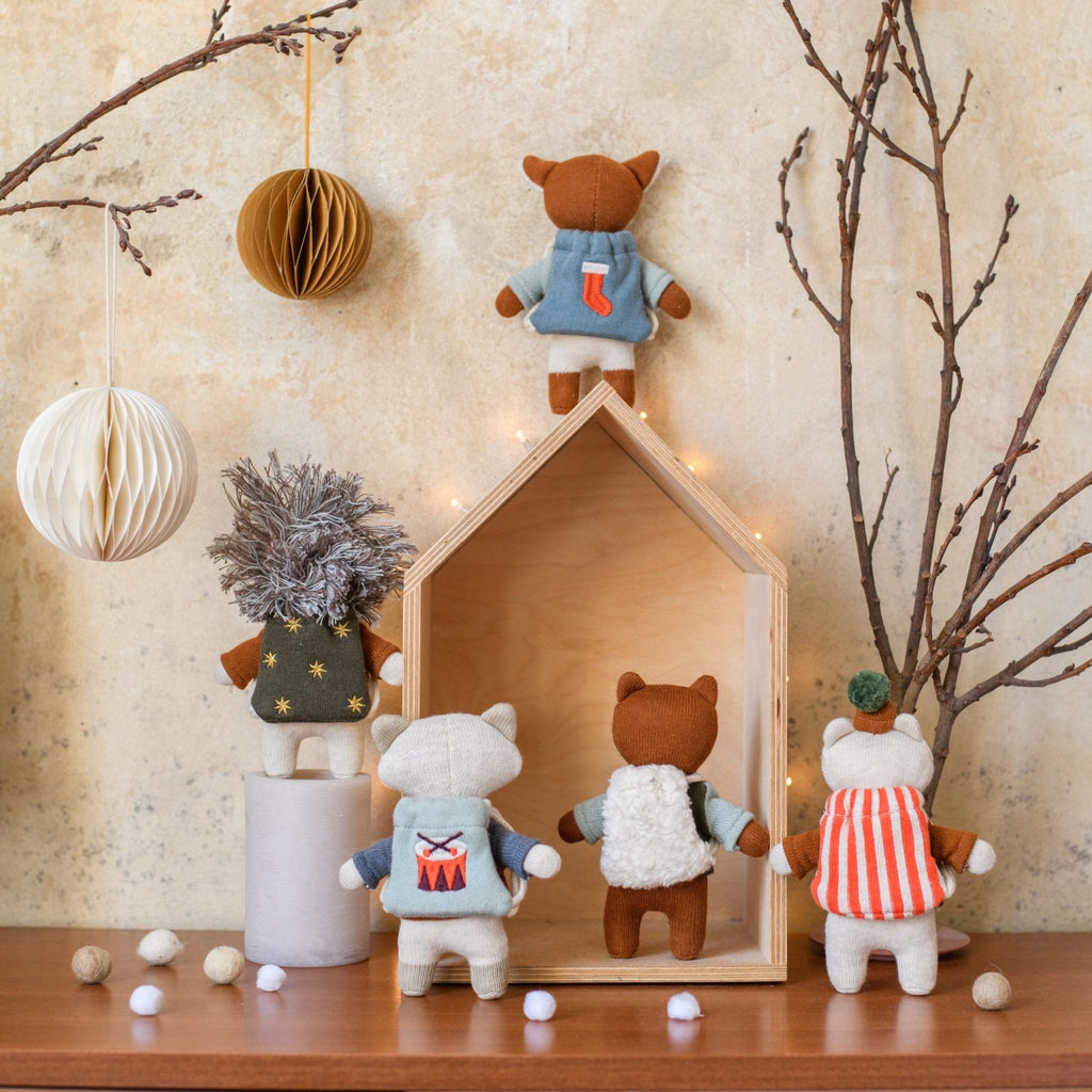 Ava & Yves Stofftier Weihnachtsbär mit Hütchen und Rucksack gestreift - Sausebrause Shop