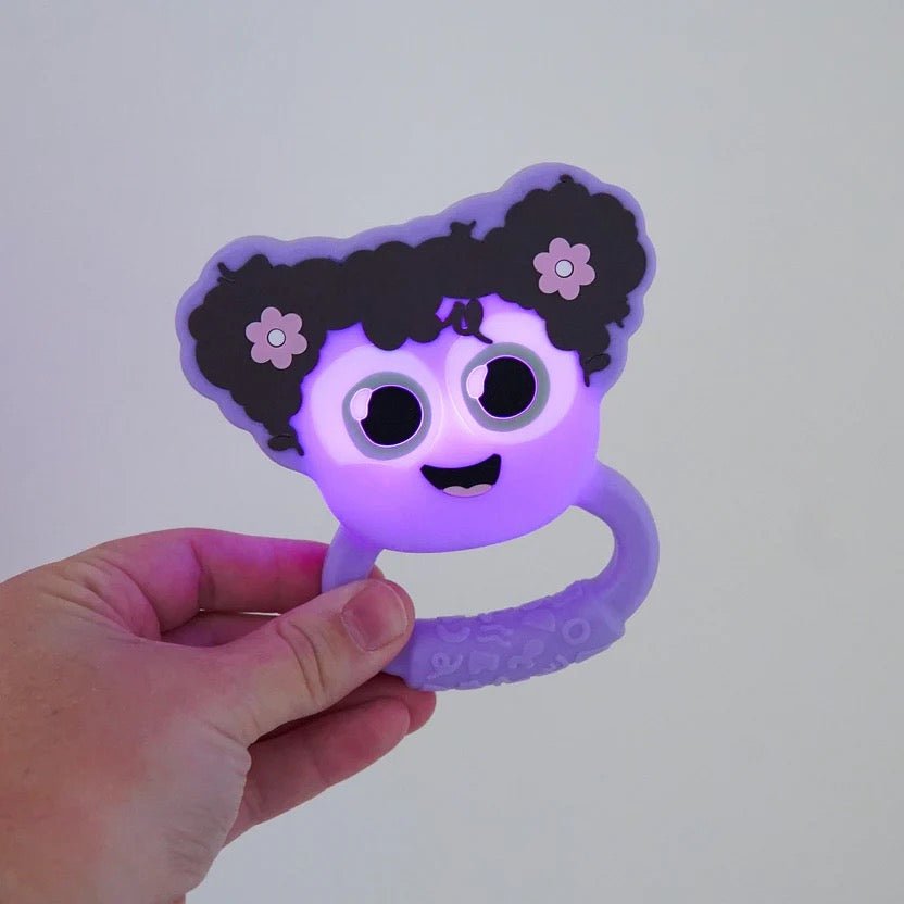 Glo Pals Light - Up Rattle Lila – Wasserleuchtende Rassel Baby ab 6 Monate - Sausebrause Shop