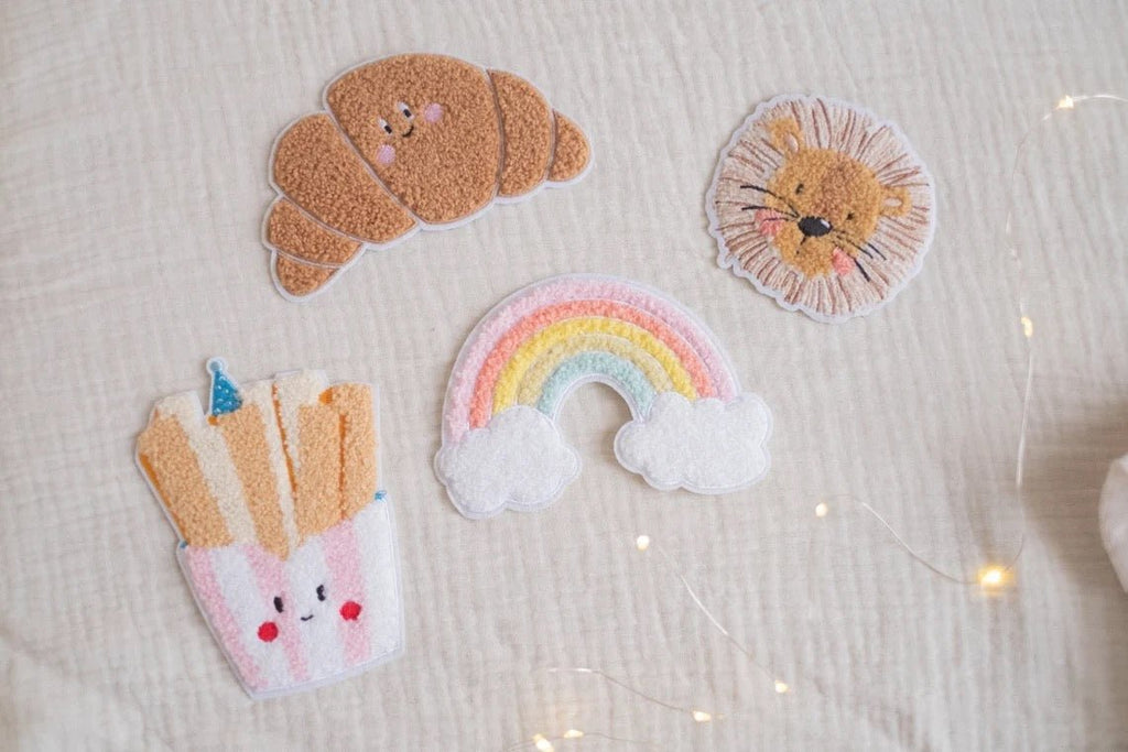 Hej Hanni flauschiges Bügelpatch Regenbogen 12 cm breit - Sausebrause Shop