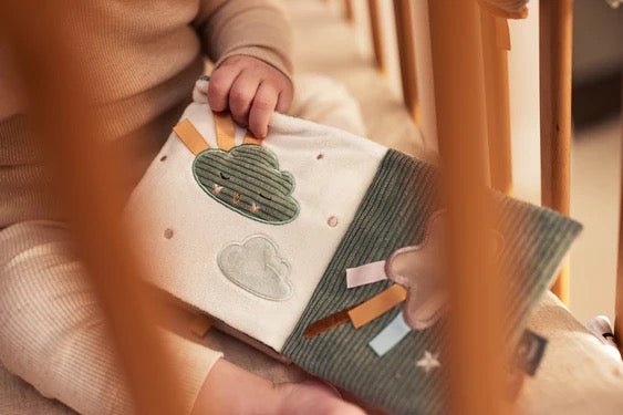 Jollein Aktivitätenbuch Lovely Birds – weiches Stoffbuch mit Knister und Spiegel - Sausebrause Shop