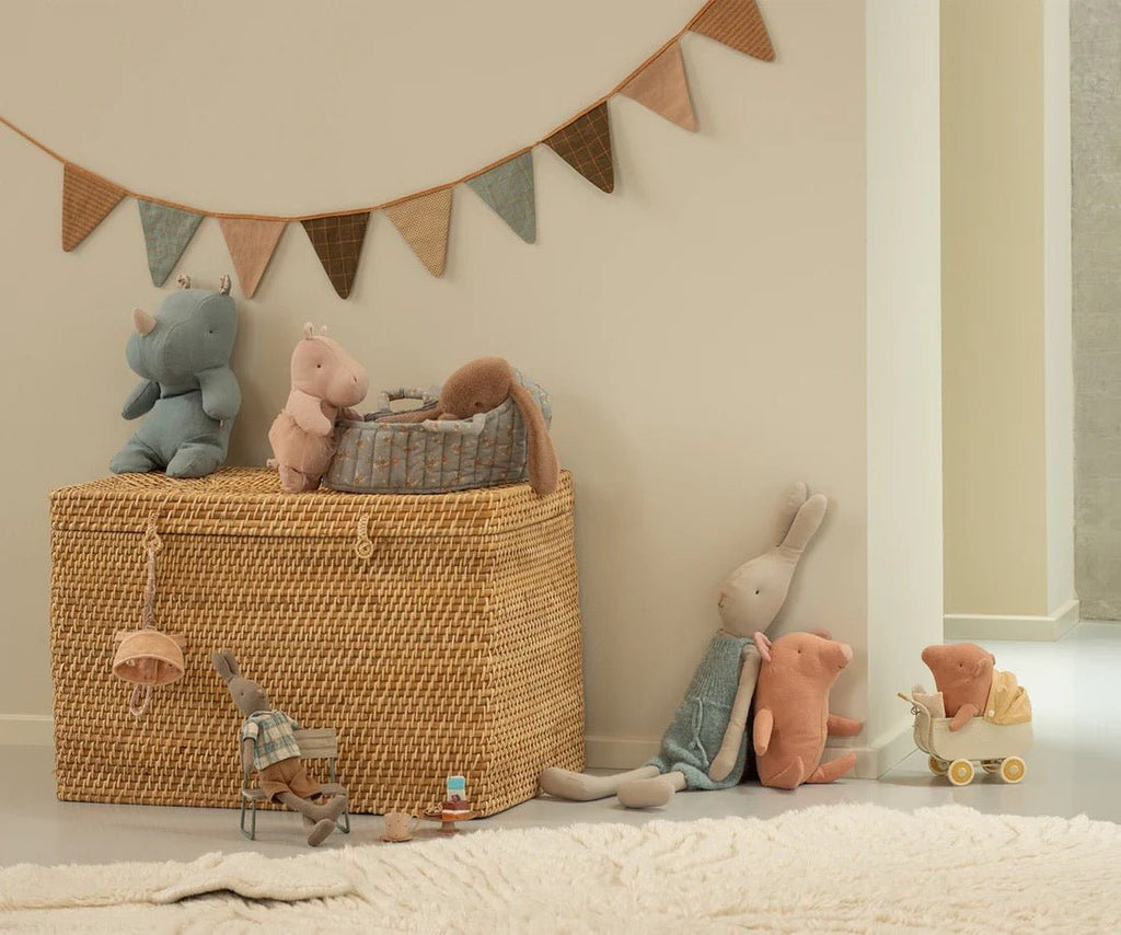 Maileg Stofftier Safari Friends Nilpferd mit Rock Klein Rosa - Sausebrause Shop