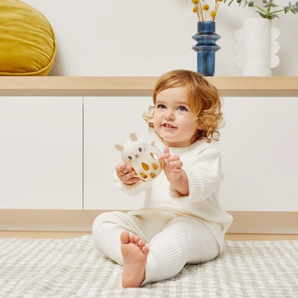 Tiger Tribe Silikon - Rassel Bunny – babygerechtes Greifspielzeug - Sausebrause Shop