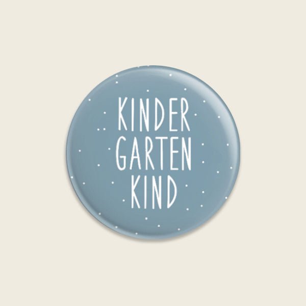 Ava & Yves Button Kindergartenkind Blau 2023 - Sausebrause Shop