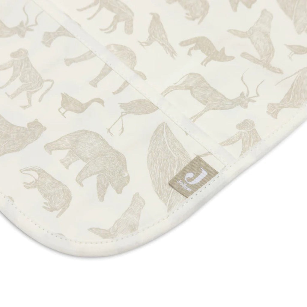 Jollein wasserabweisendes Lätzchen mit Ärmeln Animals Olive Green - Sausebrause Shop