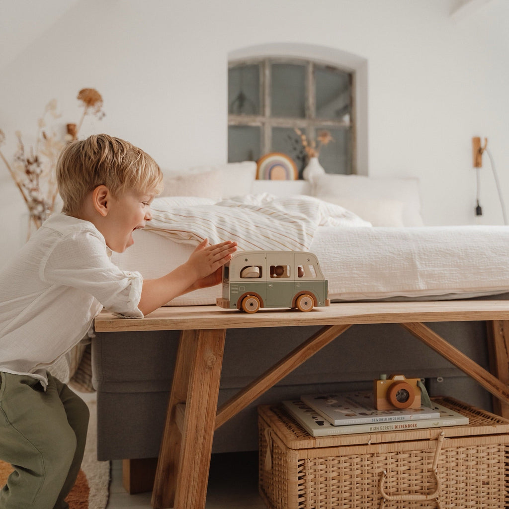 Little Dutch Retro Van mit Spielfiguren aus Holz - Sausebrause Shop